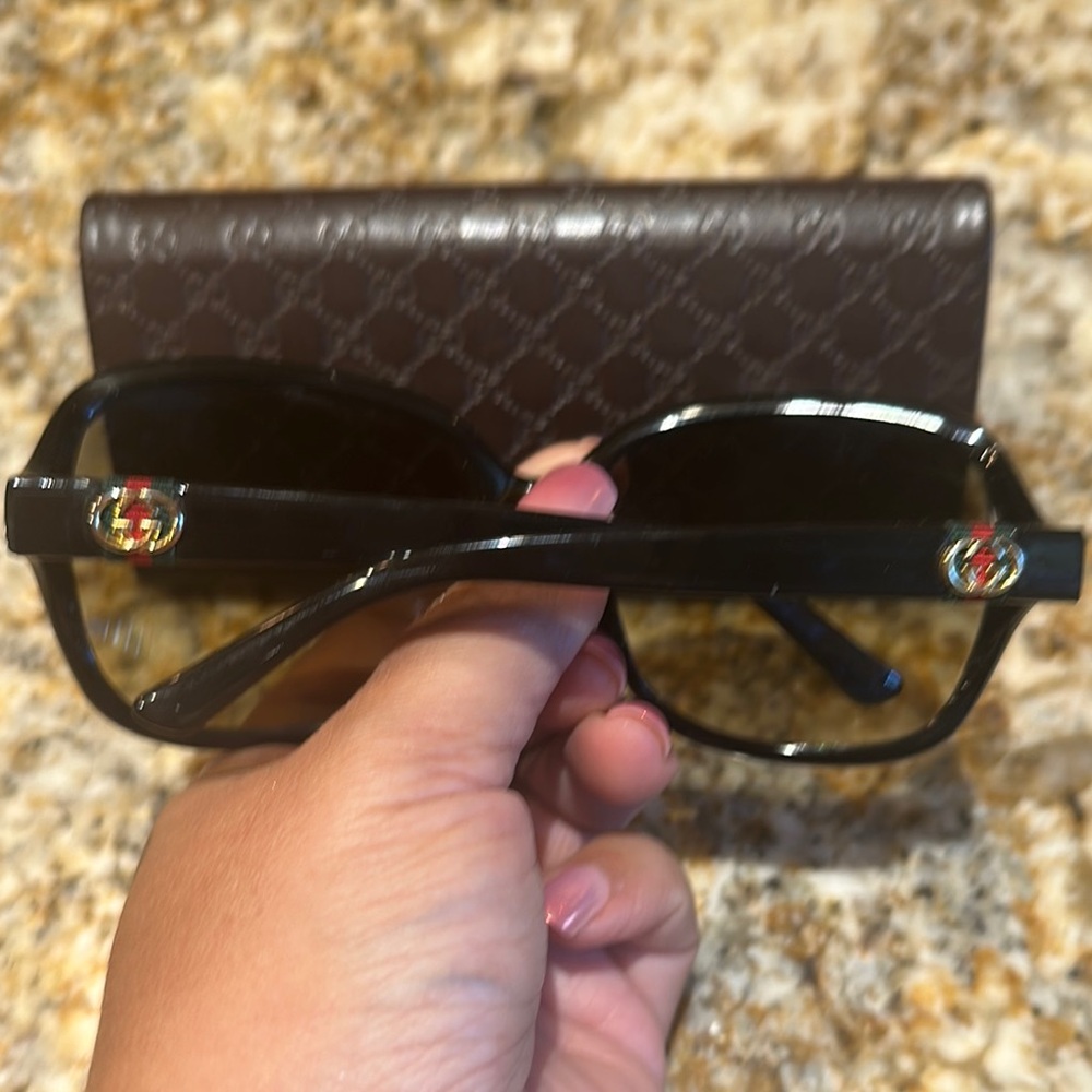Gucci Black and Brown Sunglasses with Classic Aviator Style - Picture 2 of 10